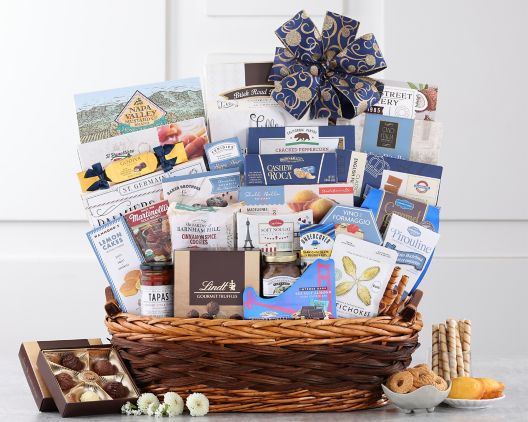 Signature Gourmet Gift Basket: 25+ Gourmet Treats