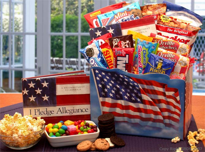 America The Beautiful Snack Gift Box (Med)