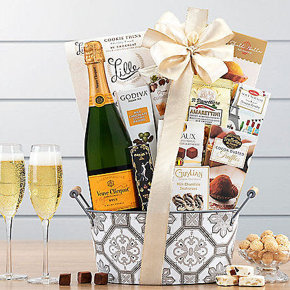 Elegant Expressions: Veuve Clicquot Champagne Gift Basket
